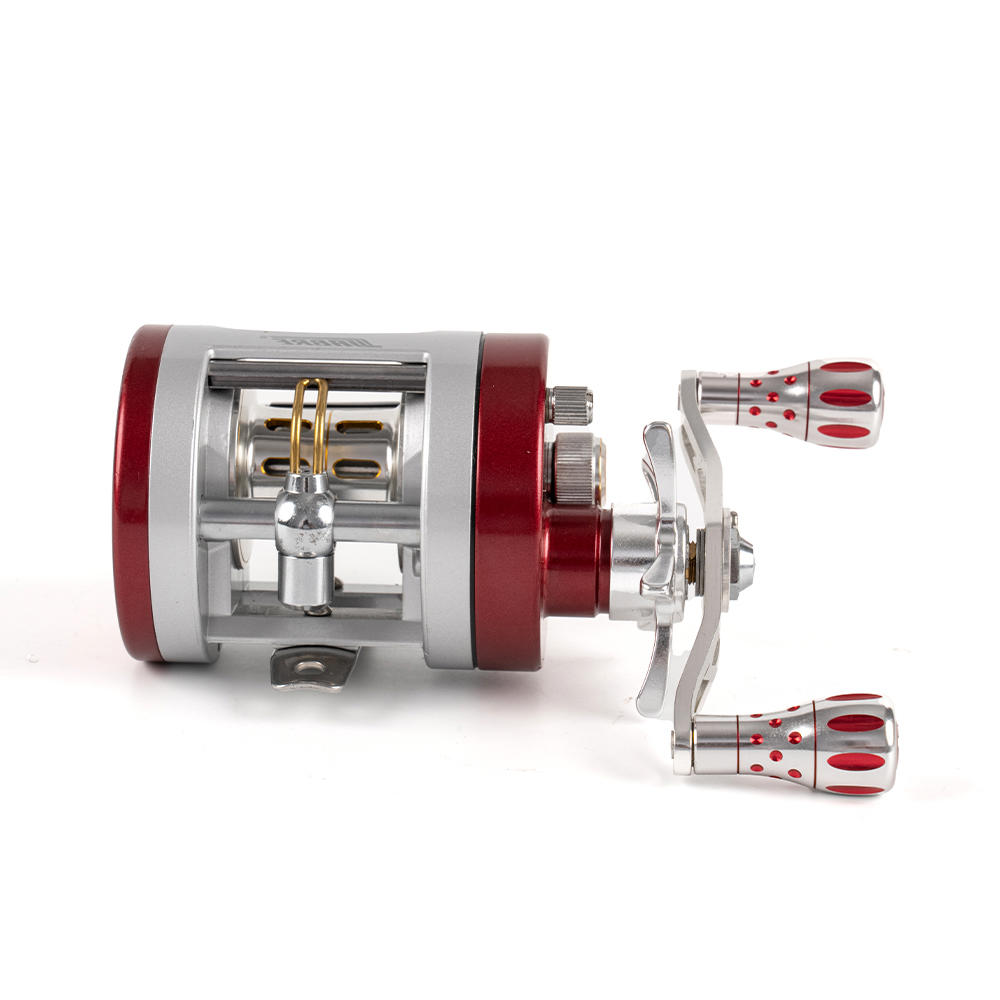 What are the design principles and structural features of a baitcasting reel?