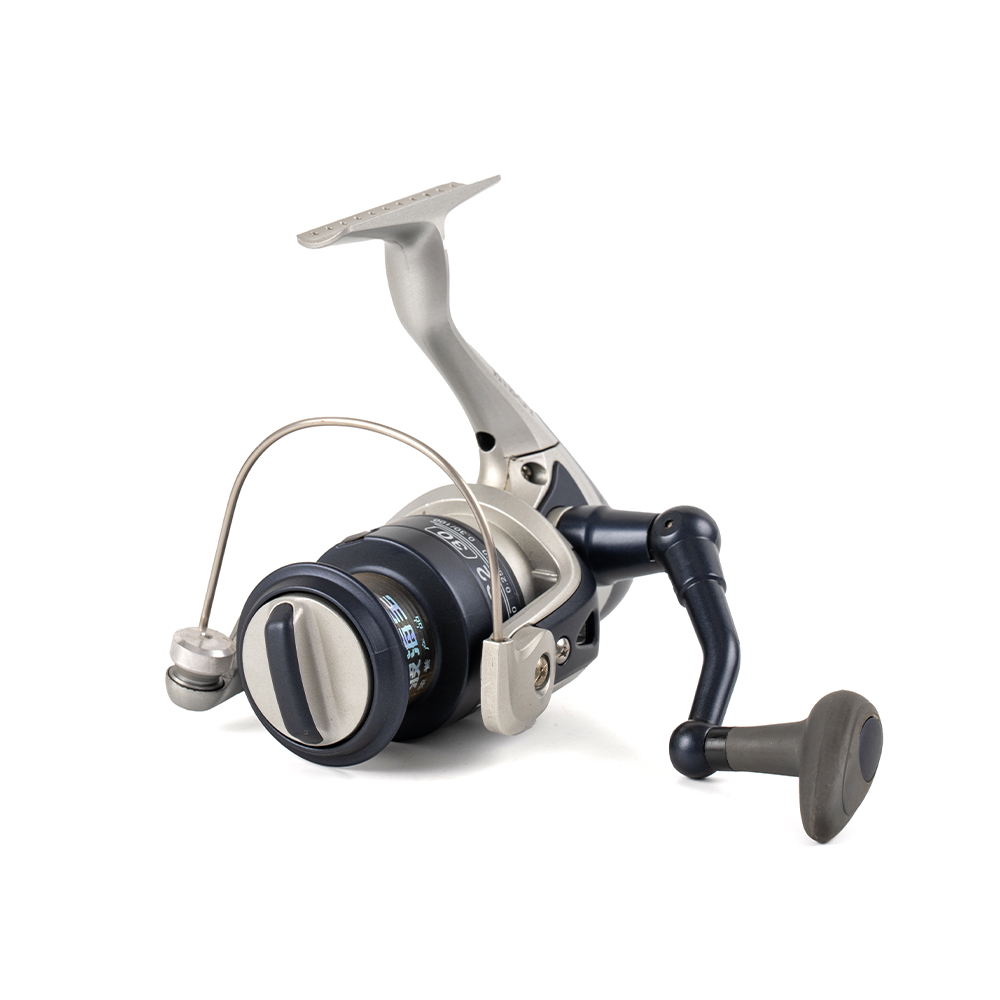 Multi-axis stable spinning reel