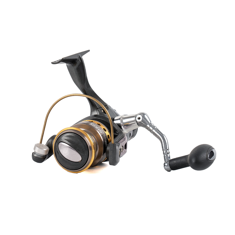 High resistance ultra compact spinning reel